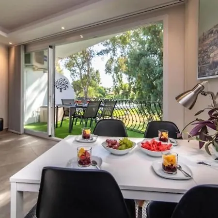 First Floor With 2 Bed Apartment